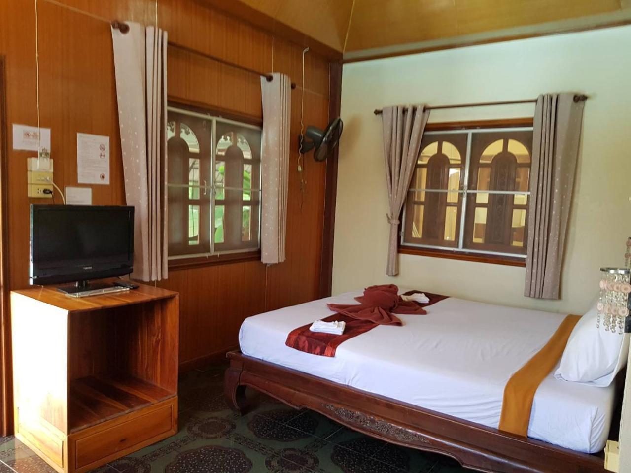 Noble Night Guesthouse Kanchanaburi Zewnętrze zdjęcie